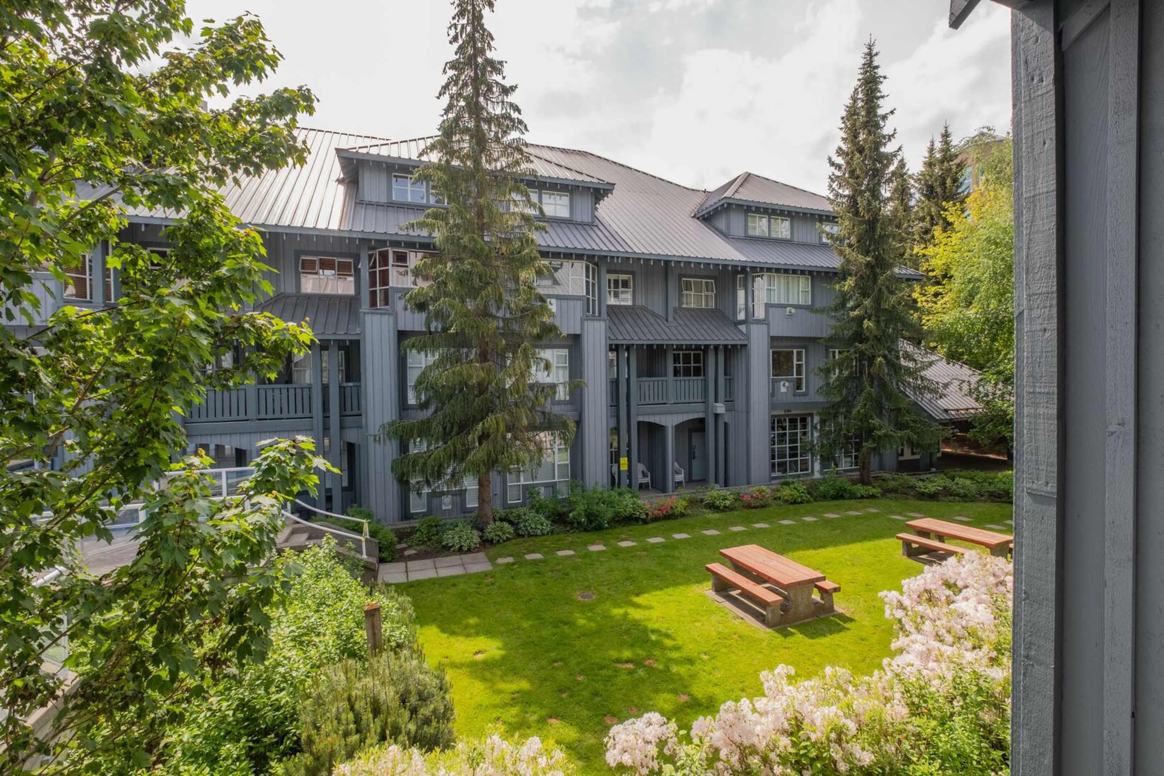 Glacier Lodge